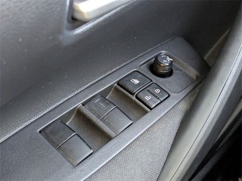 Used 2020 Toyota Corolla LE image 18