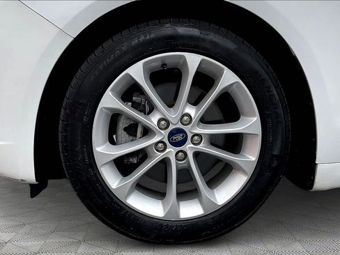 Used 2020 Ford Fusion SE FWD image 33