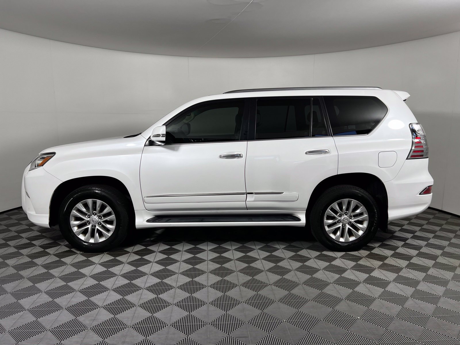Used 2017 Lexus GX 460 Premium w/ Premium Package AWD/4WD image 8