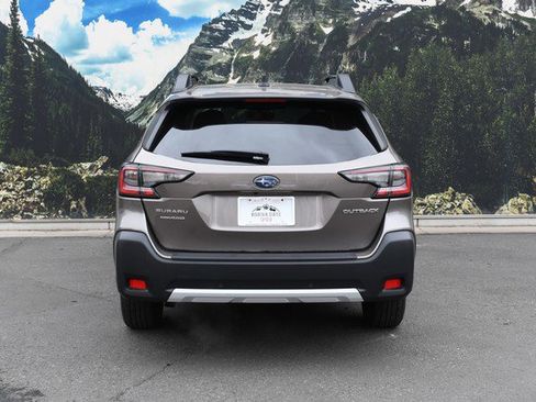 Used 2023 Subaru Outback Limited image 10