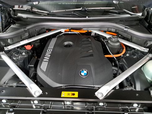 New 2026 BMW X5 xDrive50e w/ M Sport Package AWD/4WD image 33
