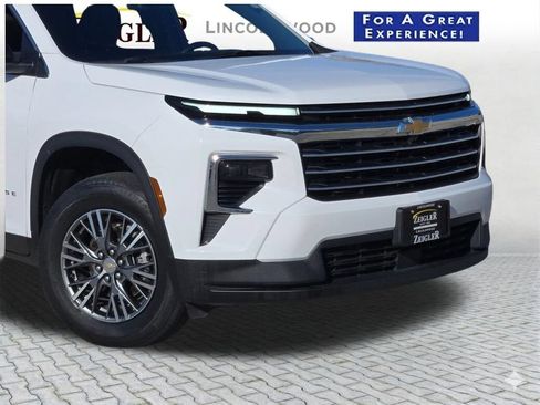 Used 2024 Chevrolet Traverse LT AWD/4WD image 2
