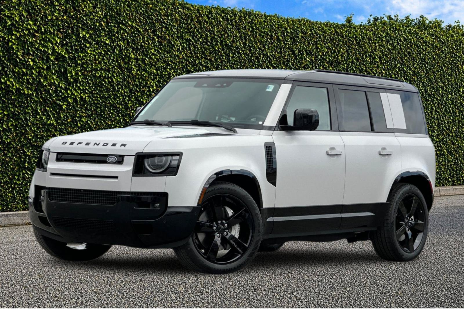 New 2026 Land Rover Defender 110 X-Dynamic SE AWD/4WD image 2