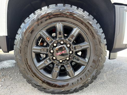 Used 2024 GMC Sierra 2500 AT4 w/ AT4 Premium Plus Package AWD/4WD image 23