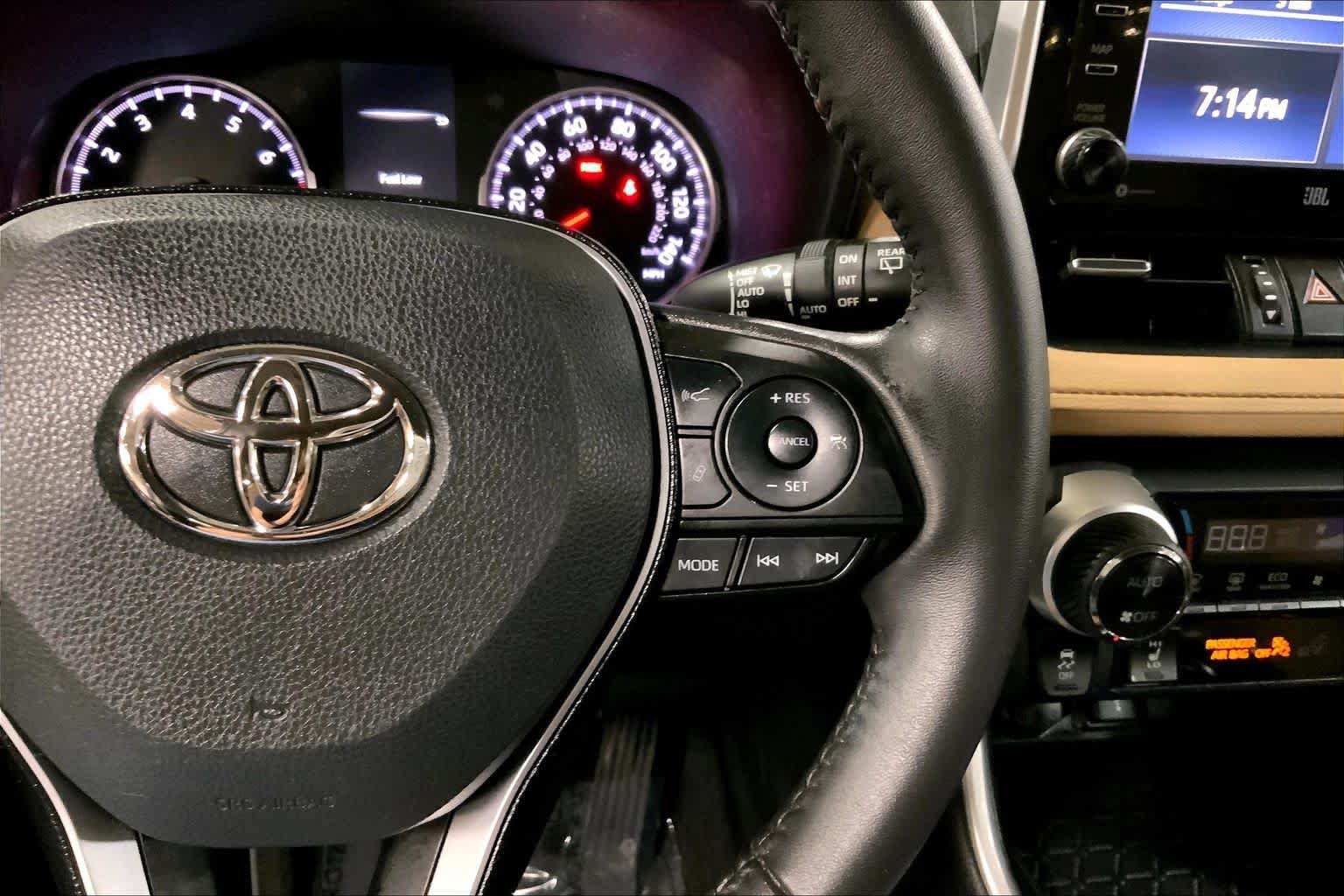 Certified 2021 Toyota RAV4 XLE Premium AWD/4WD image 25