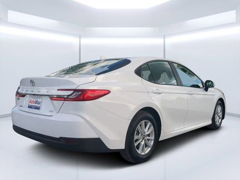 Used 2025 Toyota Camry LE image 3