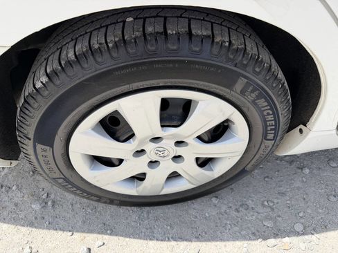 Used 2010 Toyota Camry LE FWD image 11