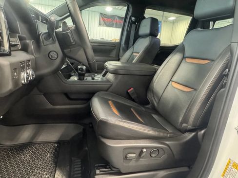 Used 2023 GMC Sierra 1500 AT4 w/ AT4 Premium Package AWD/4WD image 10