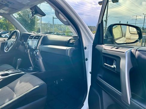 Certified 2022 Toyota 4Runner SR5 AWD/4WD image 15