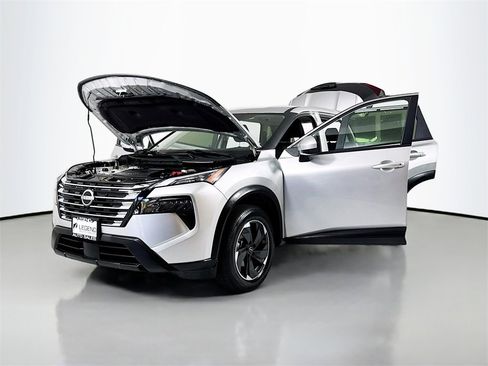 Used 2024 Nissan Rogue SV image 23