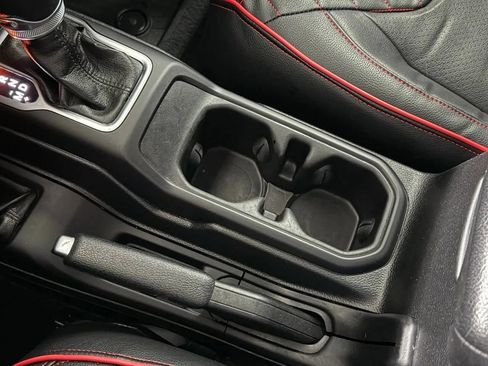 Used 2020 Jeep Wrangler Sport AWD/4WD image 23
