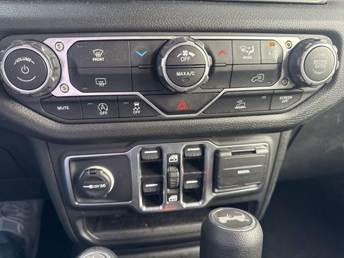 Used 2025 Jeep Wrangler Unlimited Sport AWD/4WD image 15