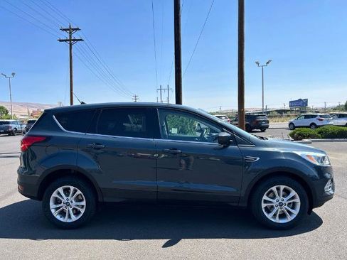 Certified 2019 Ford Escape SE FWD image 4