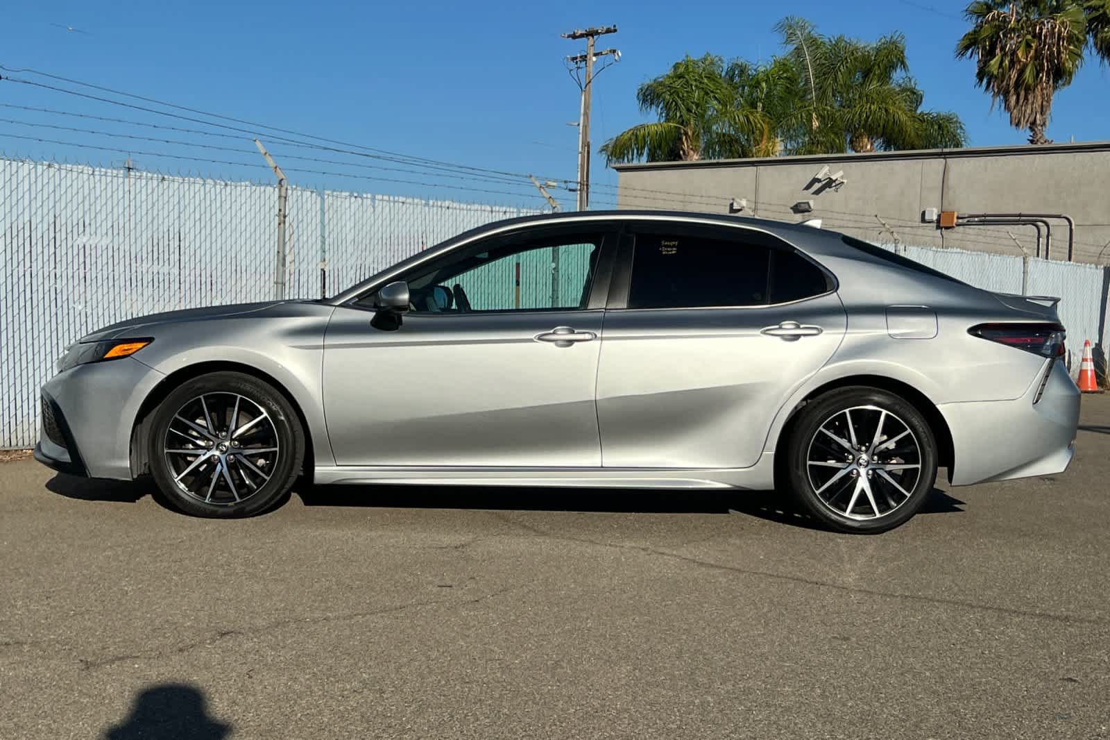 Used 2021 Toyota Camry SE FWD image 2
