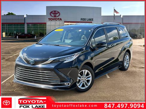 Used 2023 Toyota Sienna Limited FWD image 1