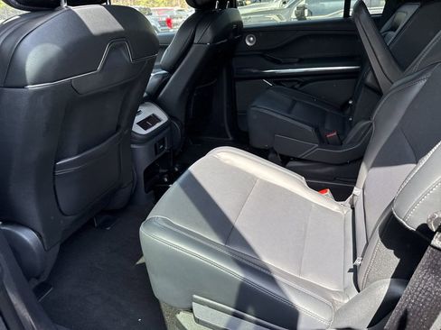 Used 2025 Lincoln Navigator Reserve w/ Jet Appearance Package image 13