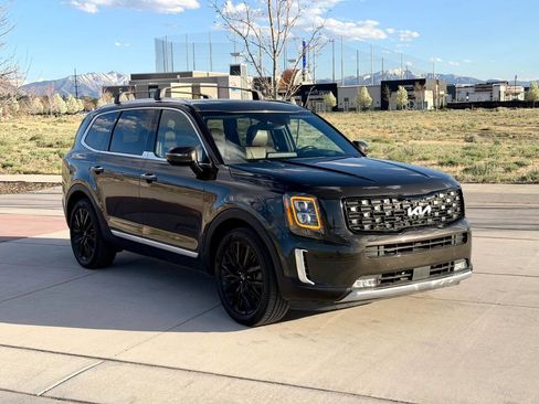 Used 2020 Kia Telluride SX w/ SX Prestige Package image 3