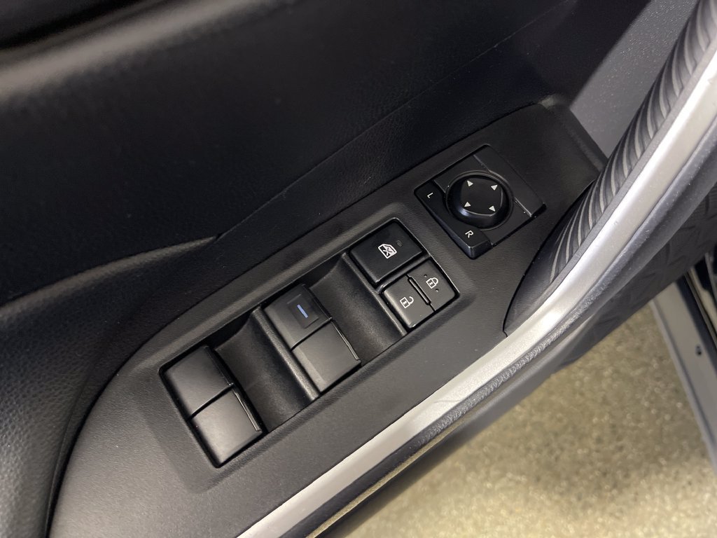 Certified 2025 Toyota RAV4 LE AWD/4WD image 16