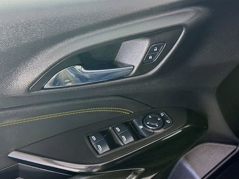 Used 2024 Chevrolet Trax LT w/ LT Convenience Package image 24