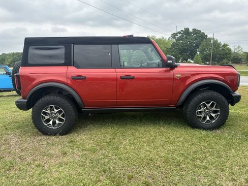 Used 2023 Ford Bronco Badlands image 2