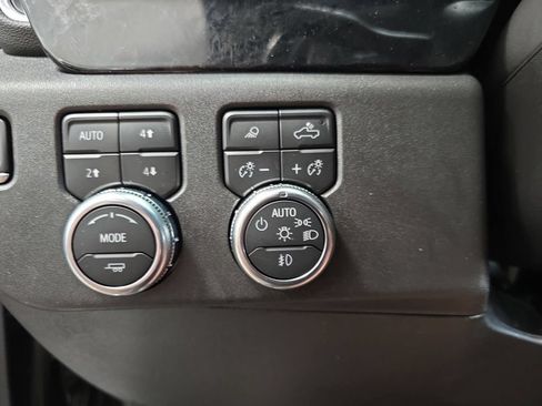 Used 2023 GMC Sierra 1500 SLT w/ SLT Premium Package AWD/4WD image 17