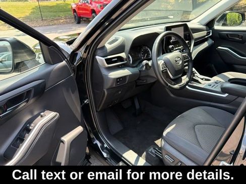 Used 2023 Toyota Highlander LE AWD/4WD image 27