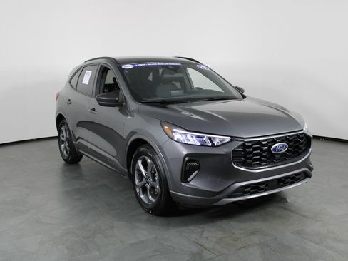 Used 2023 Ford Escape ST-Line FWD image 12