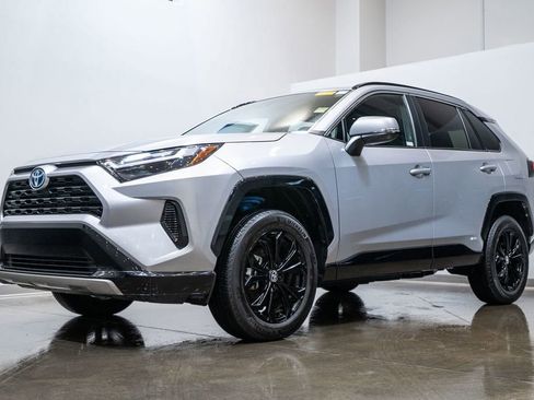 Certified 2024 Toyota RAV4 SE image 3