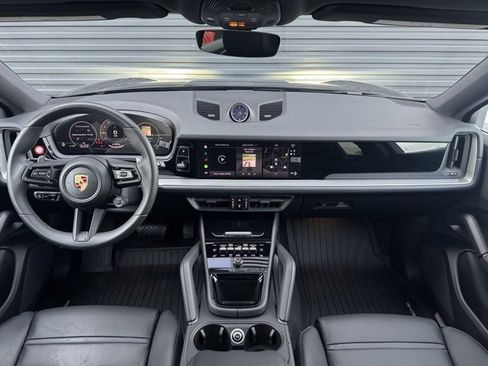 Certified 2024 Porsche Cayenne Coupe image 16