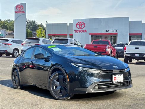 Certified 2025 Toyota Prius LE image 1