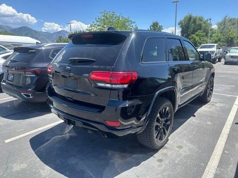 Used 2017 Jeep Grand Cherokee Altitude AWD/4WD image 3
