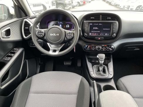 Used 2023 Kia Soul LX FWD image 7