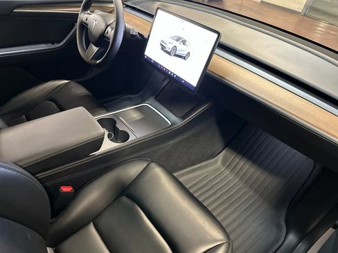 Used 2024 Tesla Model Y Long Range image 15