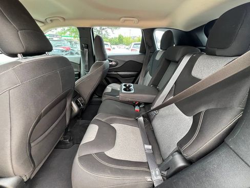 Used 2014 Jeep Cherokee Sport AWD/4WD image 19