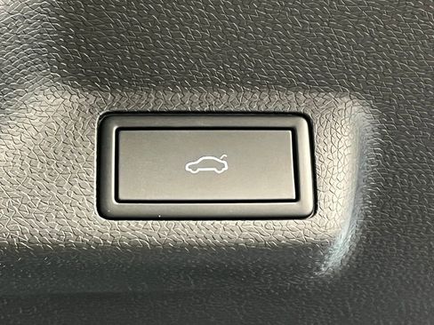 New 2025 Volkswagen ID. Buzz Pro S image 38