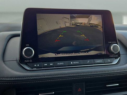 Used 2025 Nissan Rogue SV image 26