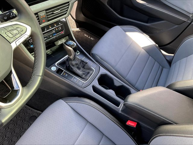 Used 2025 Volkswagen Jetta SE FWD image 14
