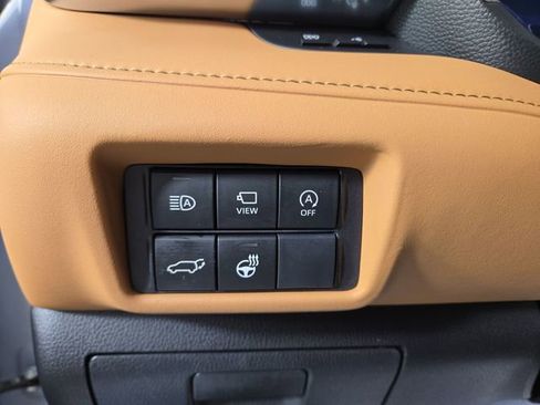 Used 2024 Toyota Highlander Platinum AWD/4WD image 30