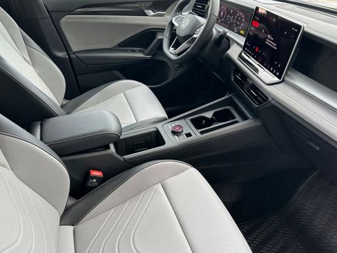 New 2026 Volkswagen Tiguan SE R-Line image 14