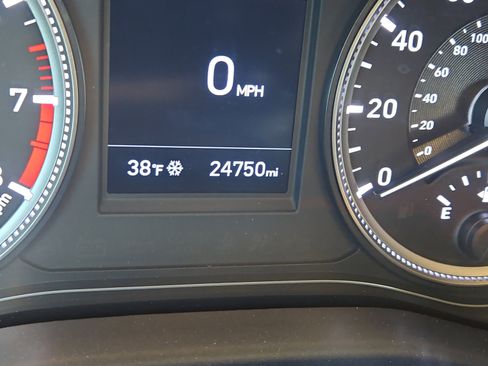 Used 2020 Hyundai Santa Fe SE image 6