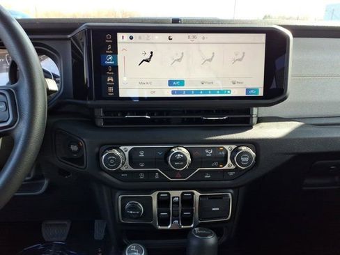 New 2026 Jeep Gladiator Sport AWD/4WD image 7