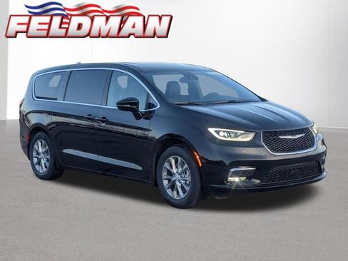 New 2026 Chrysler Pacifica Limited image 1