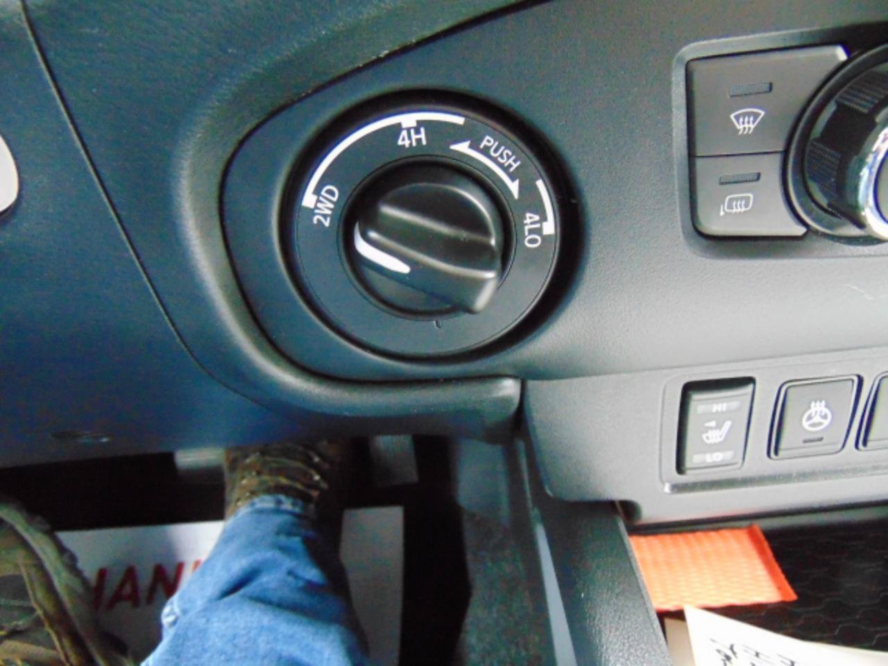 Used 2022 Nissan Frontier SV AWD/4WD image 41