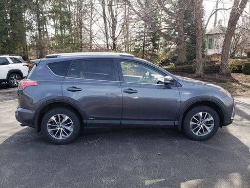 Used 2016 Toyota RAV4 XLE image 2
