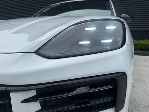 Certified 2024 Porsche Cayenne AWD/4WD image 9