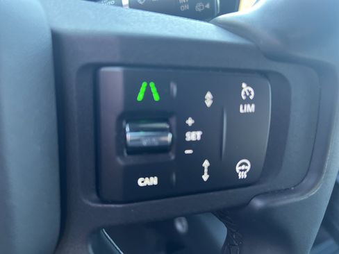 Used 2023 Land Rover Defender 110 75th Limited Edition image 15