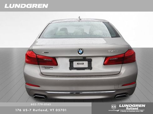 Used 2019 BMW 540i xDrive image 40