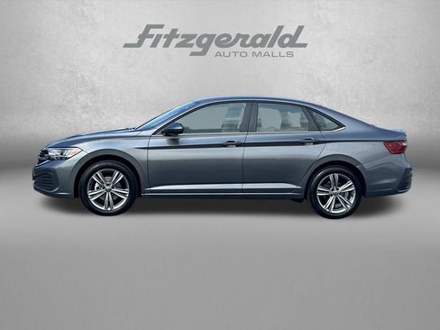 Used 2024 Volkswagen Jetta SE image 4