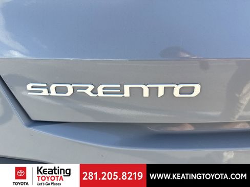 Used 2024 Kia Sorento S image 9
