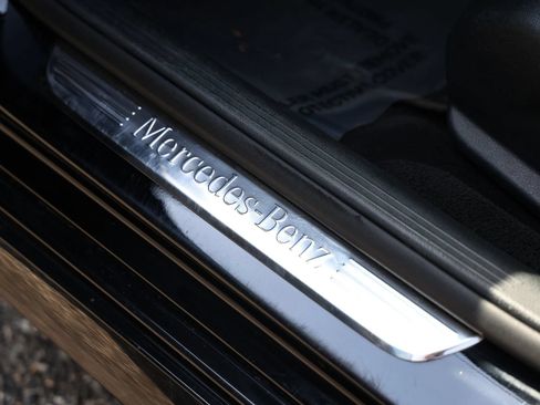 Used 2019 Mercedes-Benz E 300 4MATIC image 40